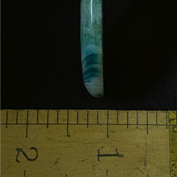 Gorgeous Green Chalcedony Pendant Natural Stone 1 1/4” x 2” Unique Shape - Picture 11 of 11